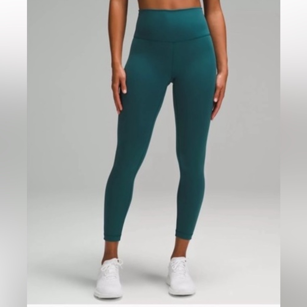 NWOT Lululemon Wunder Train High-Rise Tight 25"
Size 4
